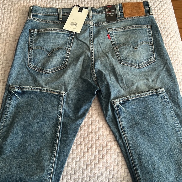 Men’s NWT Levi’s jeans 38x32 - Picture 3 of 4